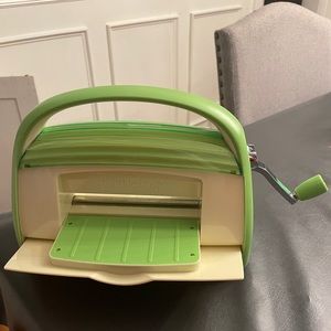 Cricut Cuttlebug Embosser and Die Cutter.